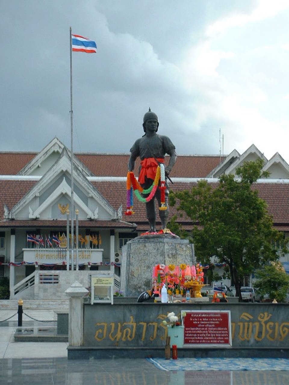 อนุสาวรีย์พระยาพิชัยดาบหัก